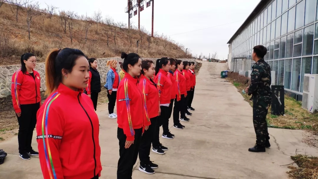 【教师风采】“熔炼团队 超越自我”拓展训练